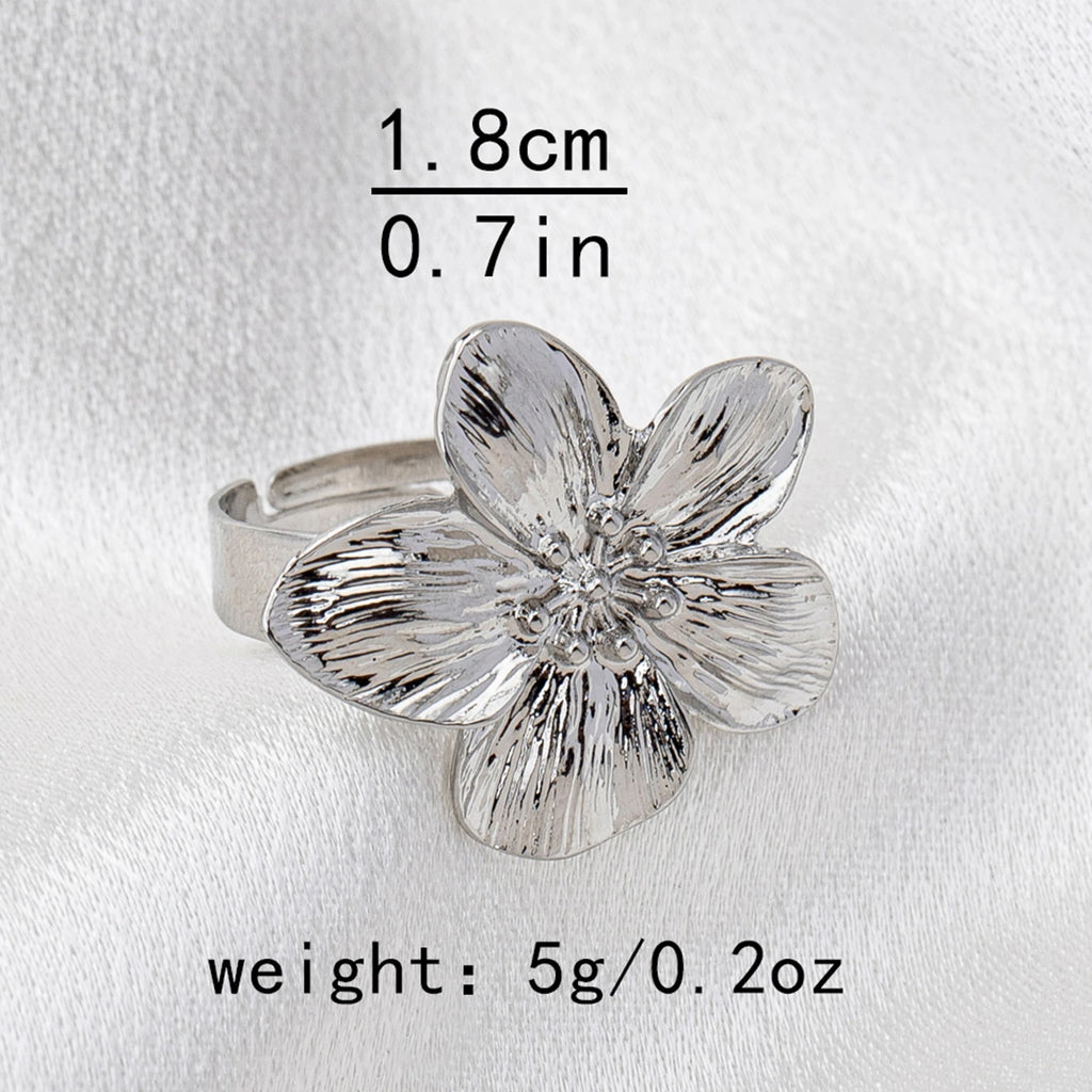 A Women's Ring, Flower Metal Opening, Adjustable Size Ring, Suitable for Daily Wear and Vacation