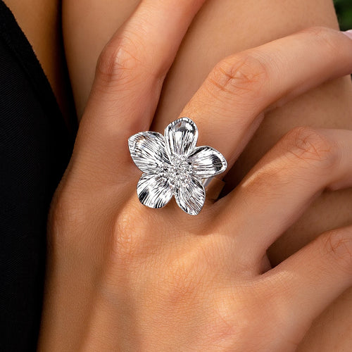 A Women's Ring, Flower Metal Opening, Adjustable Size Ring, Suitable for Daily Wear and Vacation